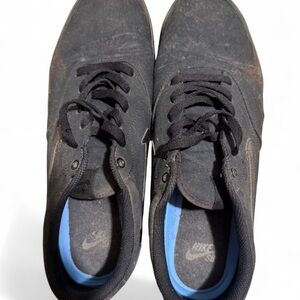 Nike Black Low-Top Athletic Sneakers with Blue Insoles